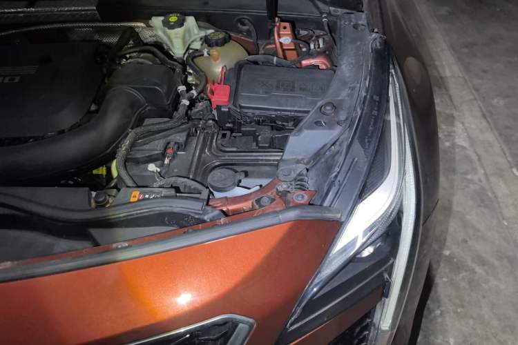 Used Cadillac XT4 2018 28T 4x4 Platinum Sport Edition Engine Bay Left