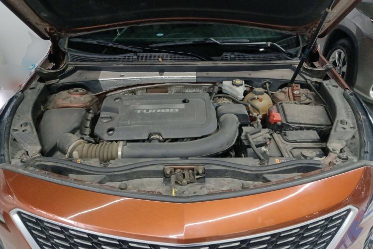 Used Cadillac XT4 2018 28T Two-Wheel-Drive Luxury Model Engine Bay
