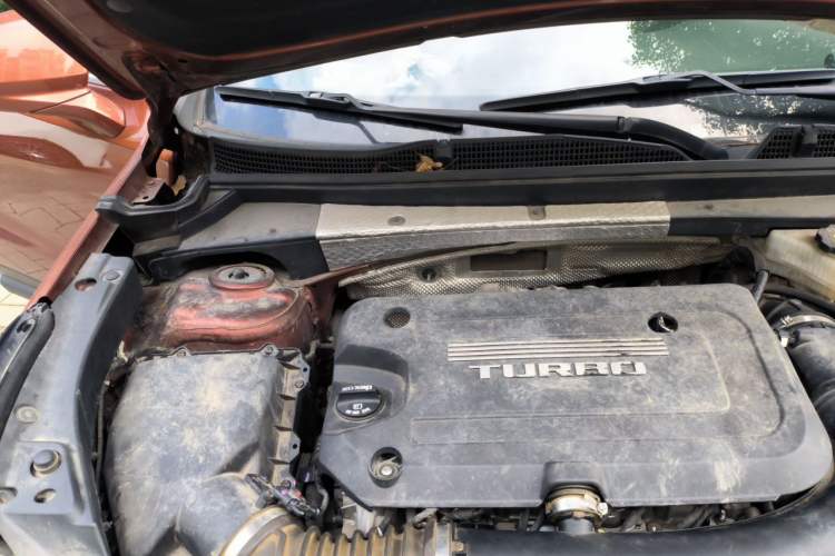 Used Cadillac XT4 2018 28T Two-Wheel Drive Tech Version Engine Bay Right