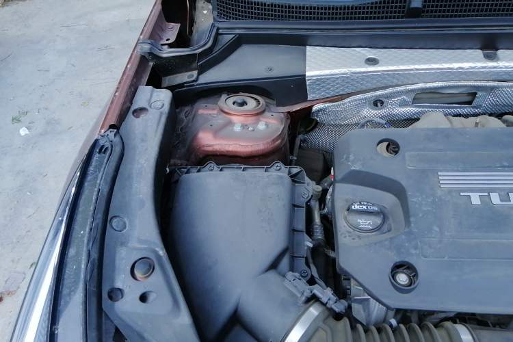 Used Cadillac XT4 2018 28T Two-Wheel Drive Tech Version Engine Bay Right