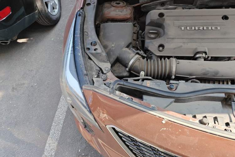Used Cadillac XT4 2018 28T Two-Wheel Drive Tech Version Engine Bay Right