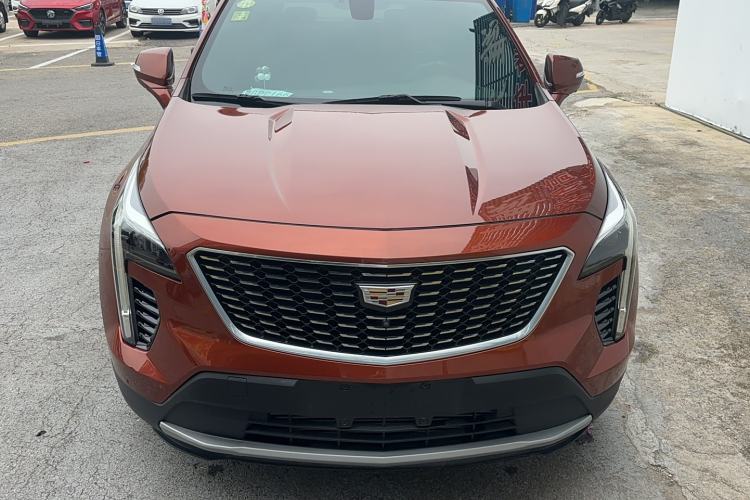 Used Cadillac XT4 2018 28T Two-Wheel-Drive Luxury Model Exterior 2