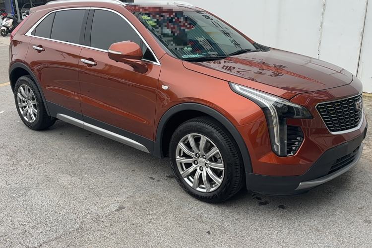 Used Cadillac XT4 2018 28T Two-Wheel-Drive Luxury Model Exterior 3