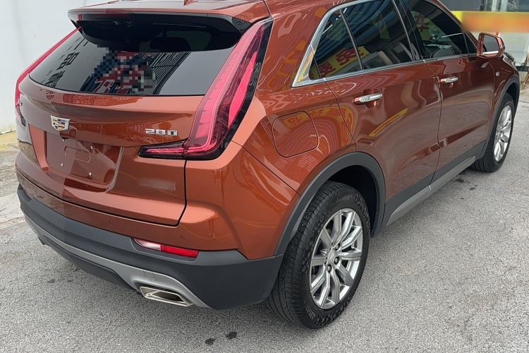 Used Cadillac XT4 2018 28T Two-Wheel-Drive Luxury Model Exterior 4