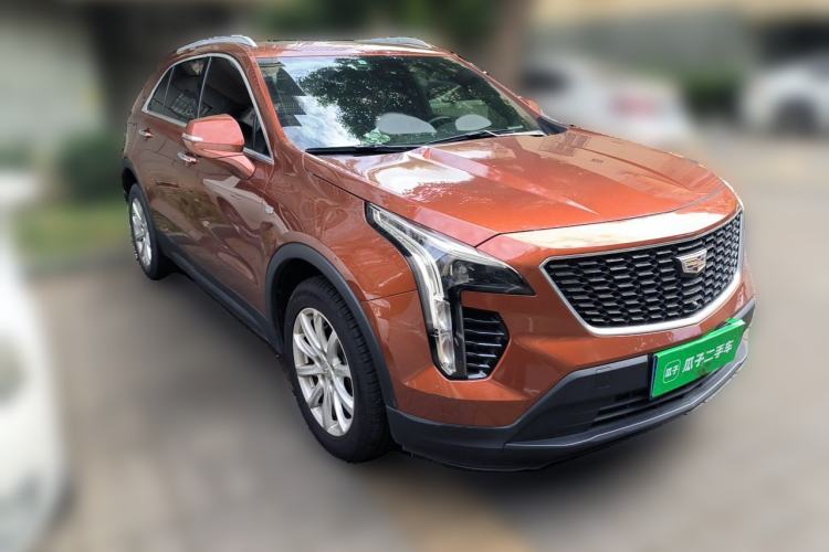 Used Cadillac XT4 2018 28T Two-Wheel Drive Tech Version Front Right 45 Deg