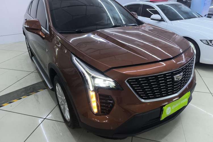 Used Cadillac XT4 2018 28T Two-Wheel Drive Tech Version Front Right 45 Deg