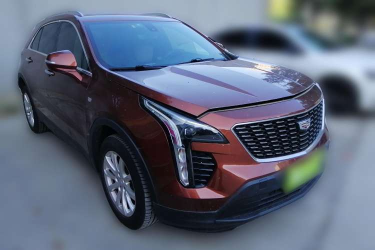 Used Cadillac XT4 2018 28T Two-Wheel Drive Tech Version Front Right 45 Deg