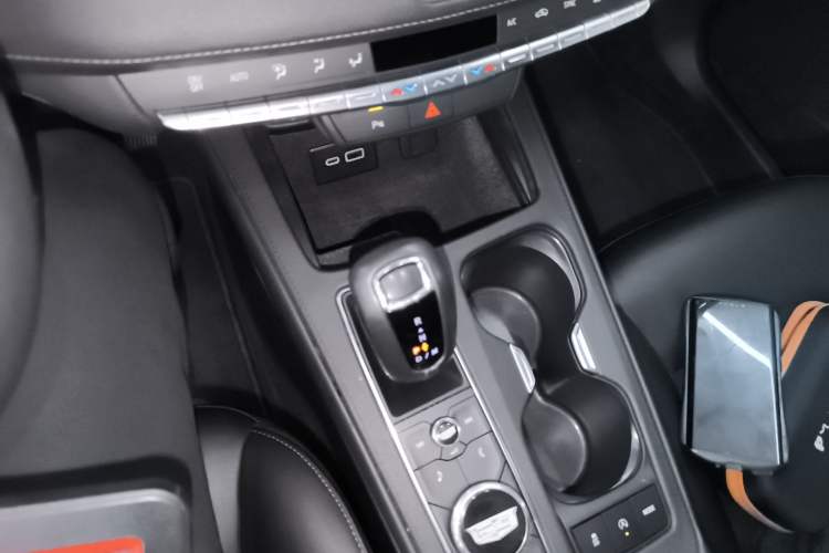 Used Cadillac XT4 2018 28T Two-Wheel Drive Tech Version Gear Lever