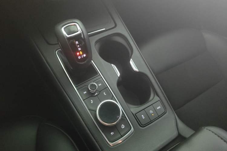 Used Cadillac XT4 2018 28T Two-Wheel Drive Tech Version Gear Lever