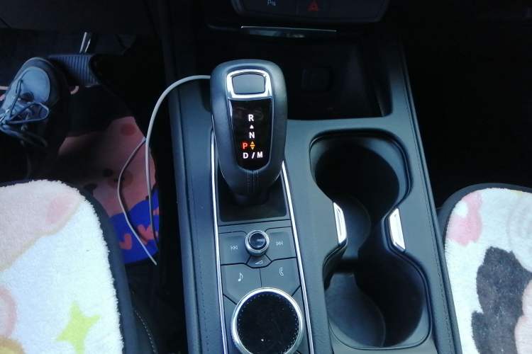 Used Cadillac XT4 2018 28T Two-Wheel Drive Tech Version Gear Lever