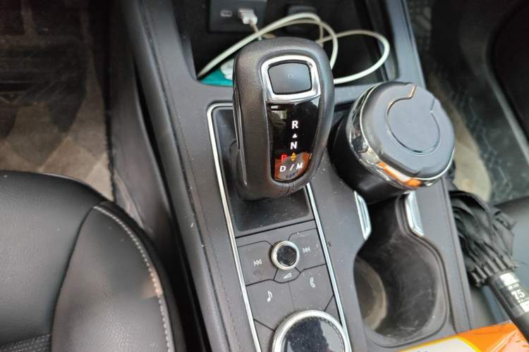 Used Cadillac XT4 2018 28T Two-Wheel Drive Tech Version Gear Lever