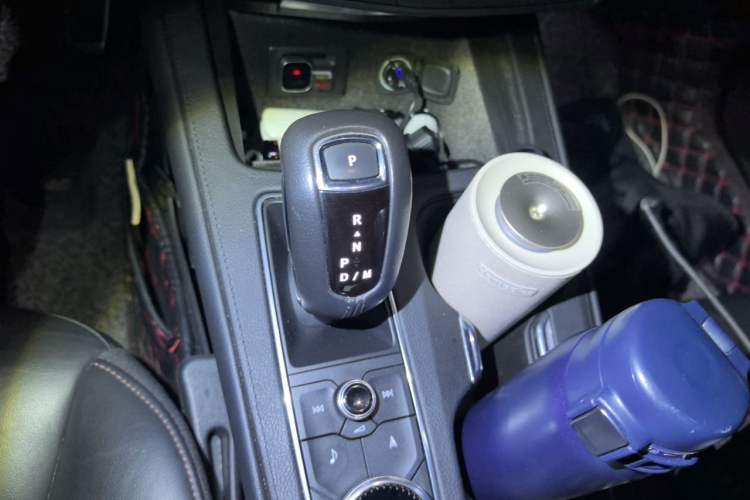 Used Cadillac XT4 2018 28T 4x4 Platinum Sport Edition Gear Lever