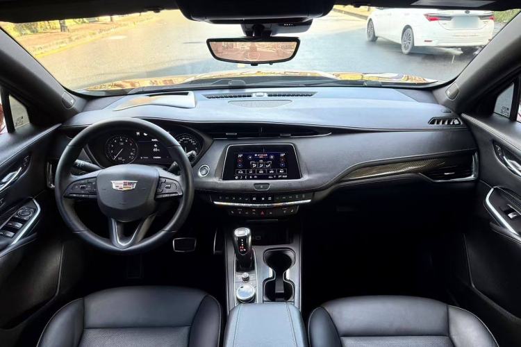 Used Cadillac XT4 2018 28T 4x4 Platinum Sport Edition Interior 1
