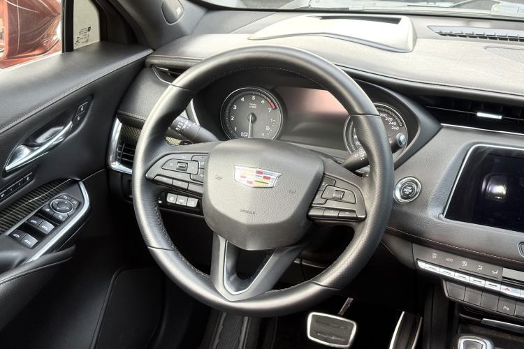 Used Cadillac XT4 2018 28T 4x4 Platinum Sport Edition Interior 2