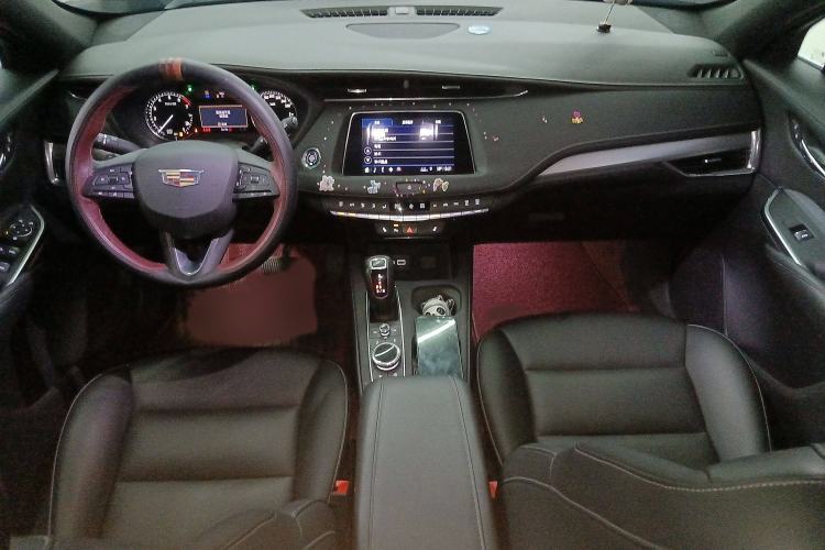 Used Cadillac XT4 2018 28T Two-Wheel-Drive Luxury Model Interior 2
