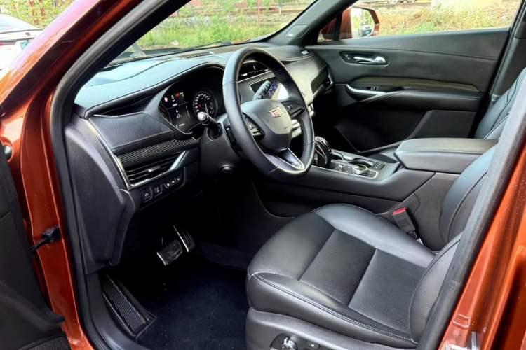 Used Cadillac XT4 2018 28T 4x4 Platinum Sport Edition Interior 3