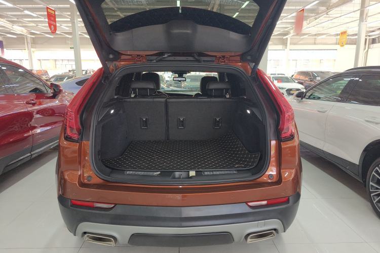 Used Cadillac XT4 2018 28T Two-Wheel Drive Leading Version Interior 3