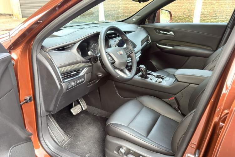 Used Cadillac XT4 2018 28T 4x4 Platinum Sport Edition Interior 3