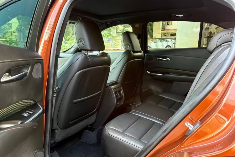 Used Cadillac XT4 2018 28T 4x4 Platinum Sport Edition Interior 4