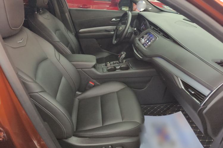 Used Cadillac XT4 2018 28T Two-Wheel Drive Leading Version Interior 4