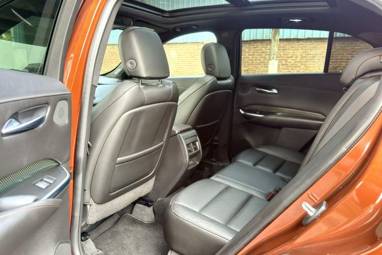 Used Cadillac XT4 2018 28T 4x4 Platinum Sport Edition Interior 4