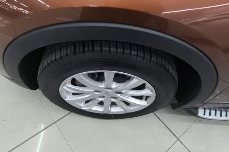 Used Cadillac XT4 2018 28T Two-Wheel Drive Tech Version Left Front Wheel Hub