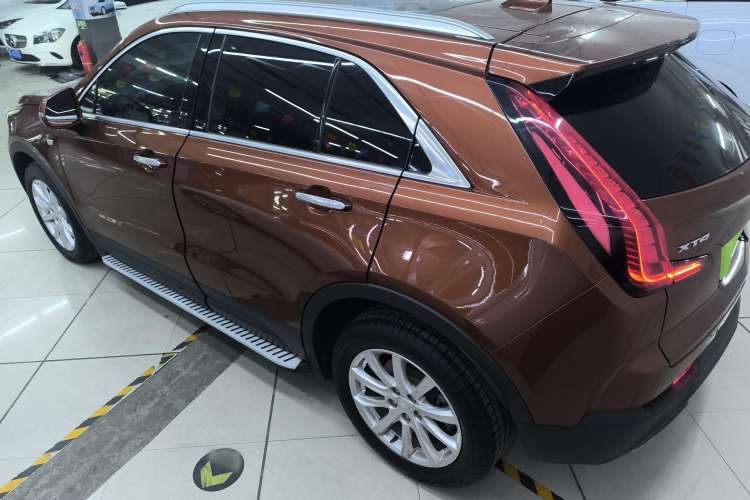 Used Cadillac XT4 2018 28T Two-Wheel Drive Tech Version Left Side