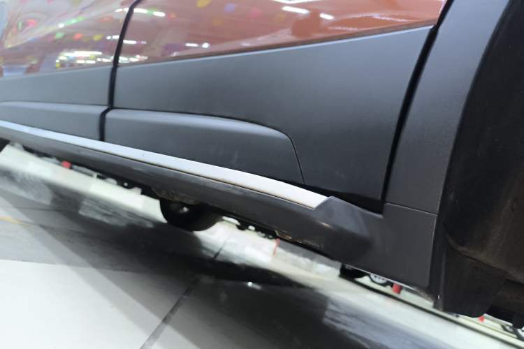 Used Cadillac XT4 2018 28T Two-Wheel Drive Tech Version Left Side Sill