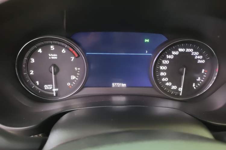Used Cadillac XT4 2018 28T 4x4 Platinum Sport Edition Odometer Close Up