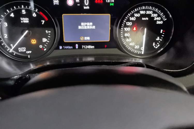 Used Cadillac XT4 2018 28T 4x4 Platinum Sport Edition Odometer Close Up