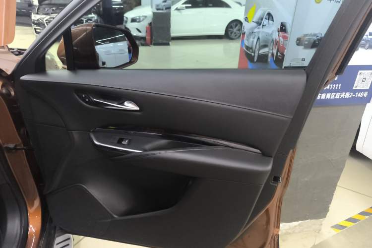Used Cadillac XT4 2018 28T Two-Wheel Drive Tech Version Right Front Door Interior
