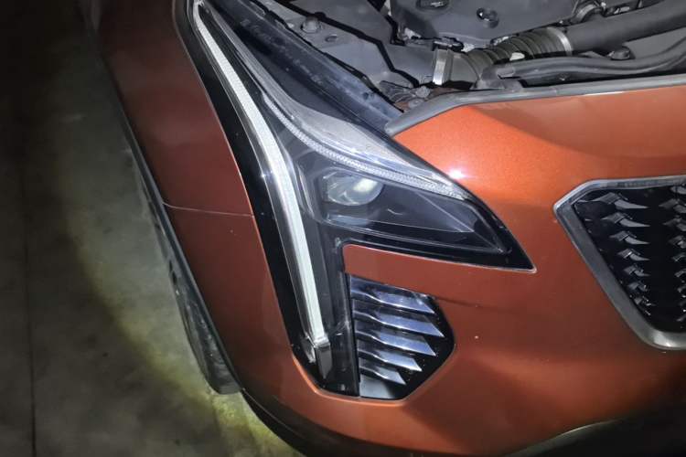 Used Cadillac XT4 2018 28T 4x4 Platinum Sport Edition Right Front Headlight