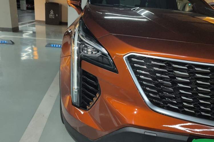 Used Cadillac XT4 2018 28T Two-Wheel Drive Leading Version Right Front Headlight