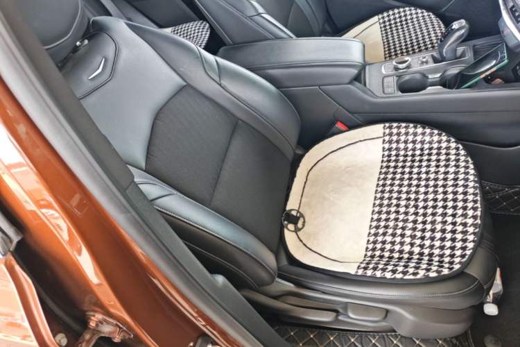 Used Cadillac XT4 2018 28T Two-Wheel Drive Tech Version Right Front Seat