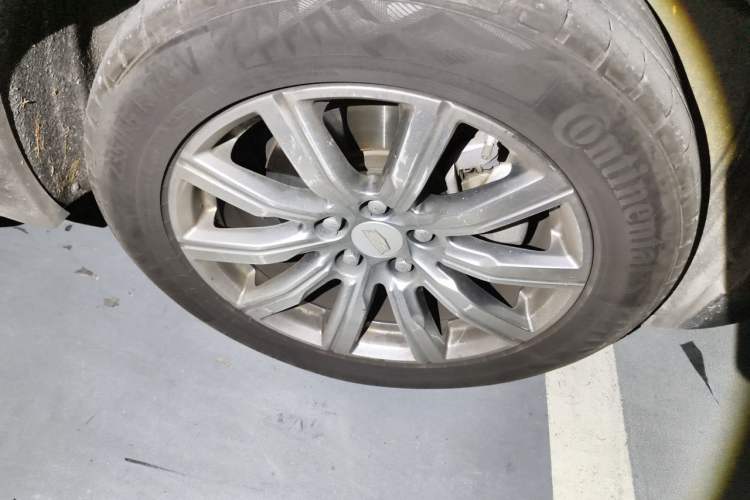 Used Cadillac XT4 2018 28T Two-Wheel Drive Leading Version Right Front Wheel Hub
