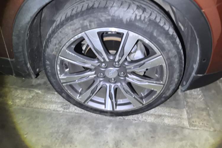 Used Cadillac XT4 2018 28T 4x4 Platinum Sport Edition Right Front Wheel Hub