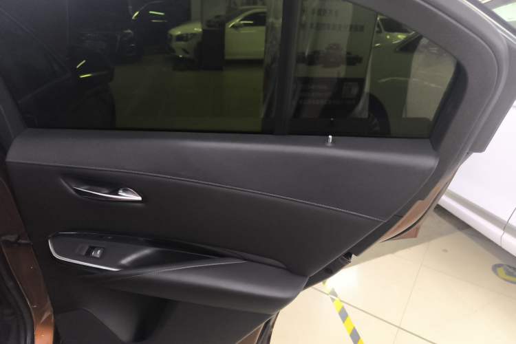 Used Cadillac XT4 2018 28T Two-Wheel Drive Tech Version Right Rear Door Interior