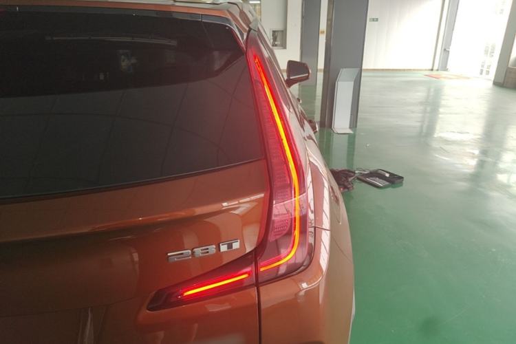 Used Cadillac XT4 2018 28T Two-Wheel Drive Tech Version Right Rear Taillight