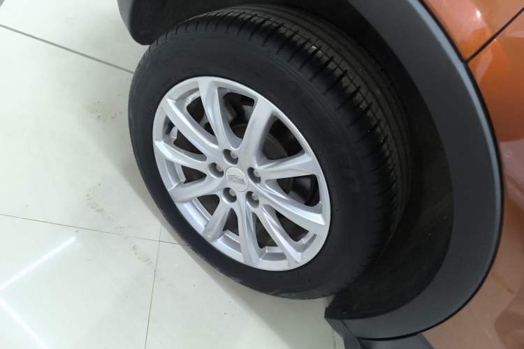 Used Cadillac XT4 2018 28T Two-Wheel Drive Tech Version Right Rear Wheel Hub