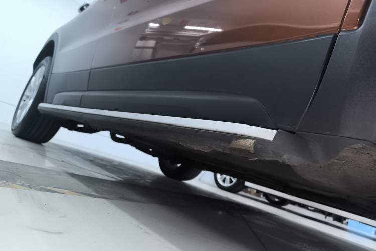 Used Cadillac XT4 2018 28T Two-Wheel Drive Tech Version Right Side Sill