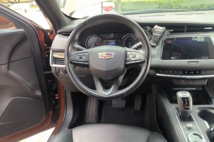 Used Cadillac XT4 2018 28T Two-Wheel Drive Tech Version Steering Wheel