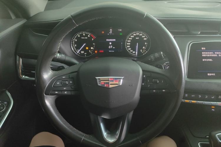 Used Cadillac XT4 2018 28T Two-Wheel Drive Tech Version Steering Wheel