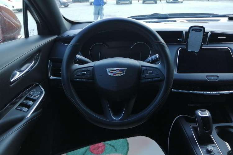 Used Cadillac XT4 2018 28T Two-Wheel Drive Tech Version Steering Wheel