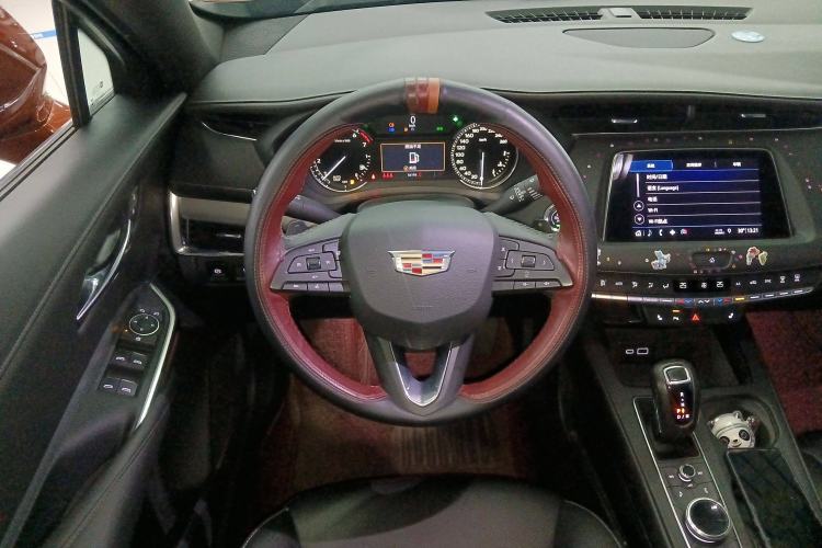 Used Cadillac XT4 2018 28T Two-Wheel-Drive Luxury Model Steering Wheel