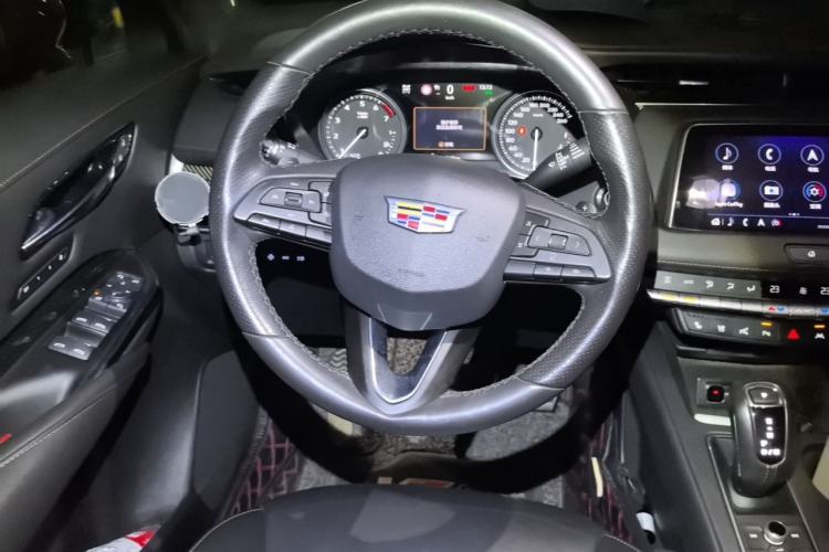 Used Cadillac XT4 2018 28T 4x4 Platinum Sport Edition Steering Wheel