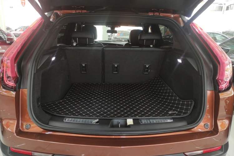 Used Cadillac XT4 2018 28T Two-Wheel Drive Leading Version Trunk
