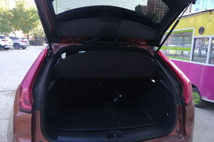 Used Cadillac XT4 2018 28T Two-Wheel Drive Tech Version Trunk