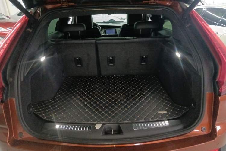 Used Cadillac XT4 2018 28T Two-Wheel-Drive Luxury Model Trunk