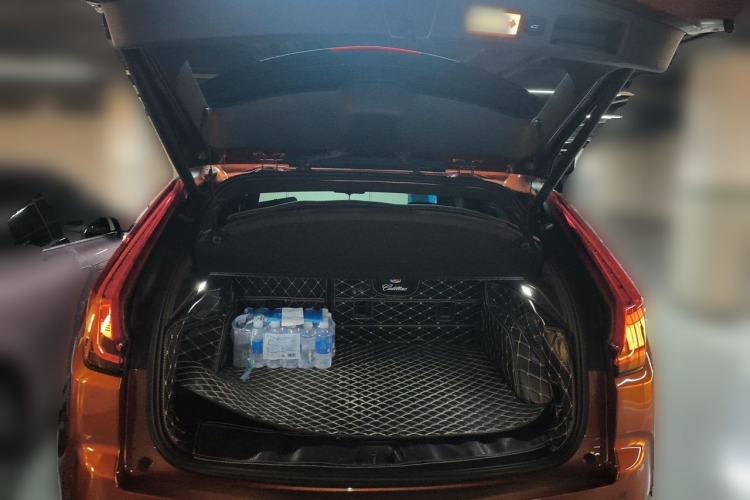 Used Cadillac XT4 2018 28T Two-Wheel Drive Leading Version Trunk