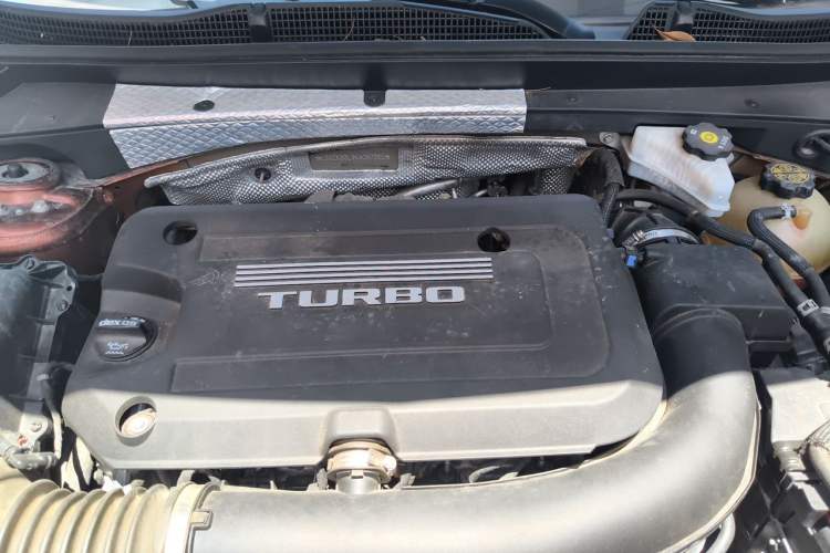 Used Cadillac XT4 2018 28T Two-Wheel-Drive Luxury Model Engine Bay